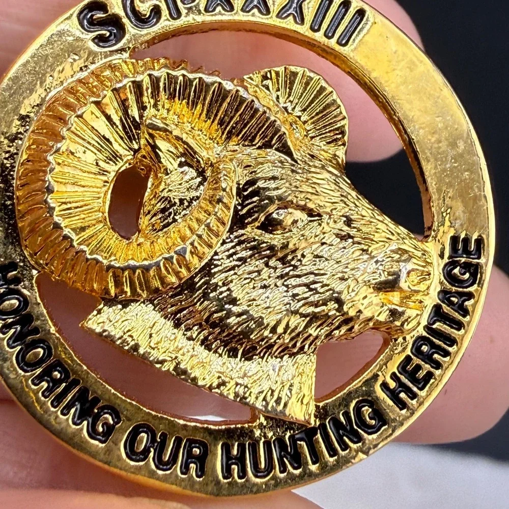 Vintage Hunting Brooch Gold Tone SCI-XXXII Honoring Our‎ Hunting Heritage